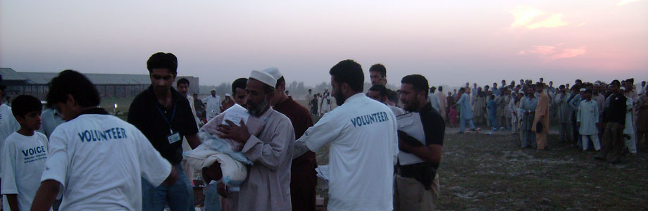 Food distribution at Nowshera, Flood 2010